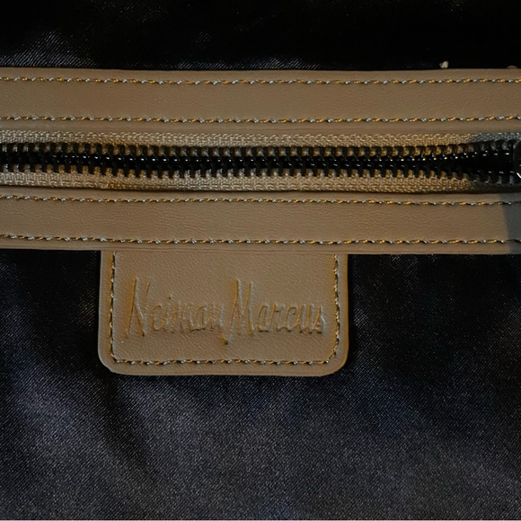 Neiman Marcus Convertible Clutch Tan Shoulder Bag Gold Foil Accent - Picture 8 of 10